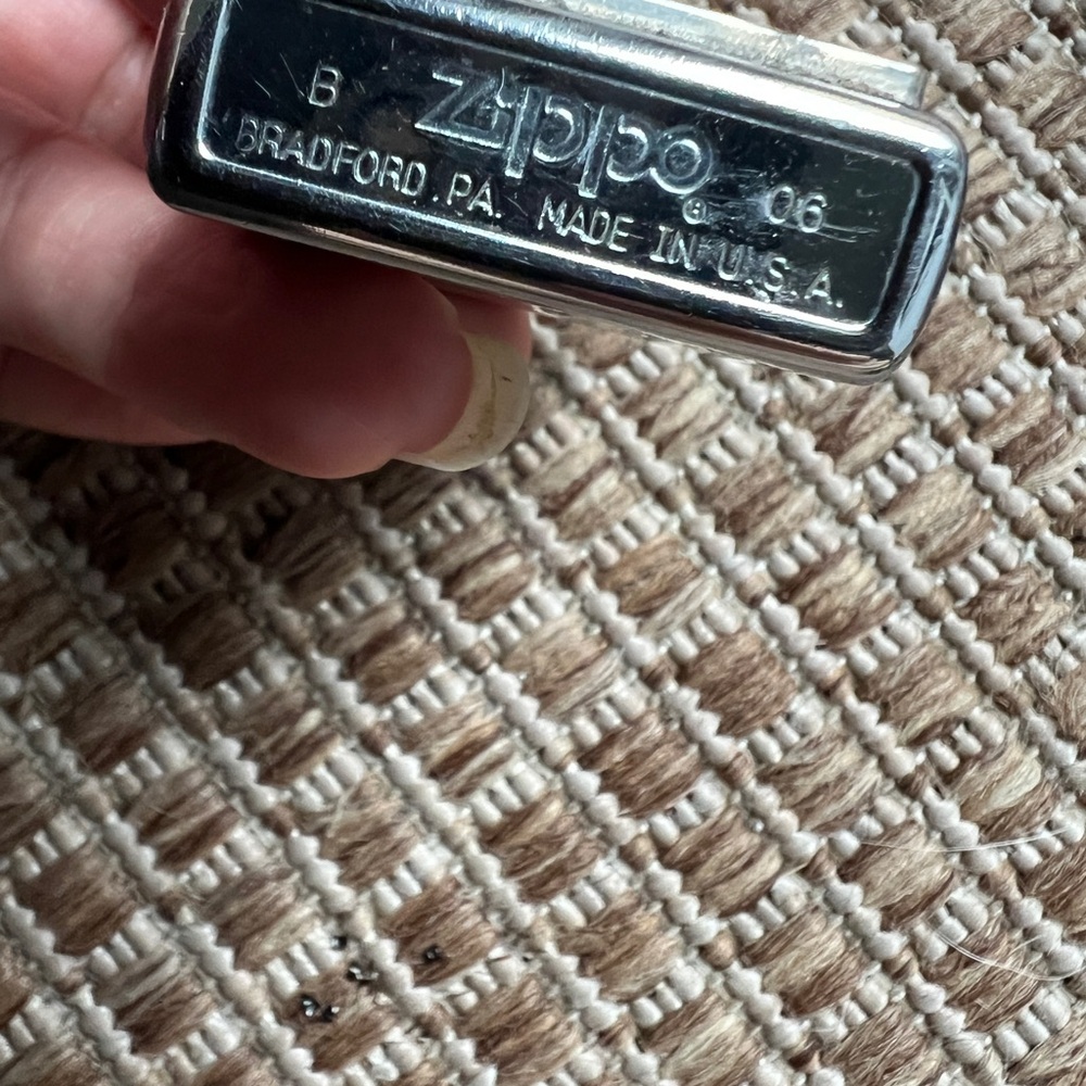 Zippo Silver Skull Lighter - Picture 4 of 6